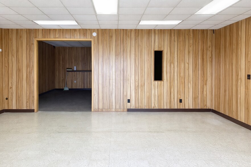 More Photos Of 1112 Singleton Dr, Selma Self Storage For Lease