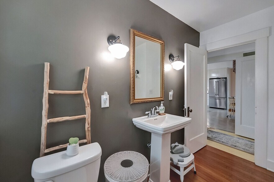 More Photos Of 8325-8337 SE 17th Ave, Portland Freestanding For Sale