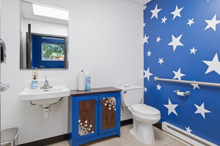 More Photos Of 92 Congress St, Saratoga Springs Medical For Sale