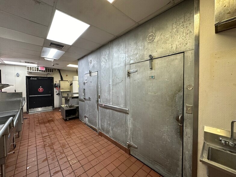 More Photos Of 11682 Plank Rd, Baton Rouge Fast Food For Lease