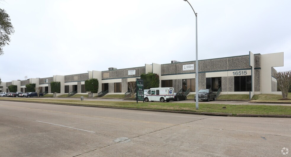 More Photos Of 16515 Hedgecroft Dr, Houston Light Distribution For Lease