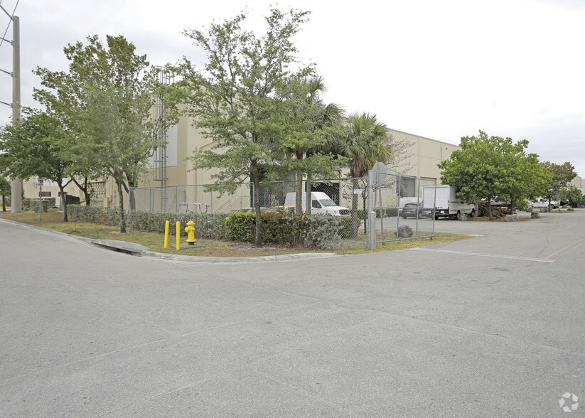 More Photos Of 10900 NW 21st St, Miami Warehouse For Sale