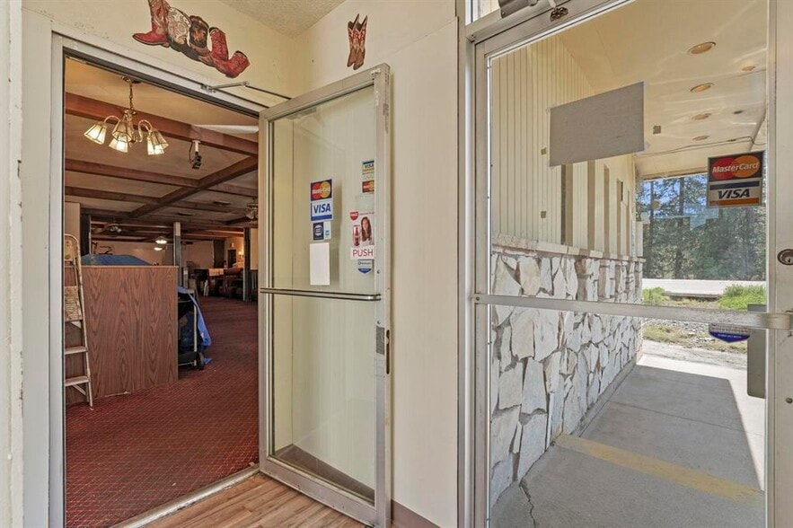 More Photos Of 924 W Highway 2, Newport Hotel For Sale