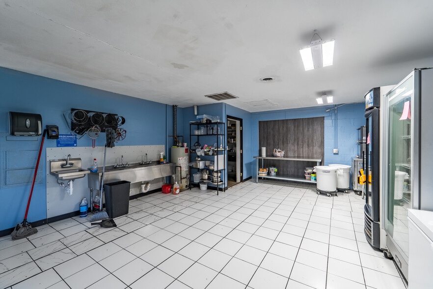 More Photos Of 1707 Merrill Ave, Wausau Freestanding For Sale