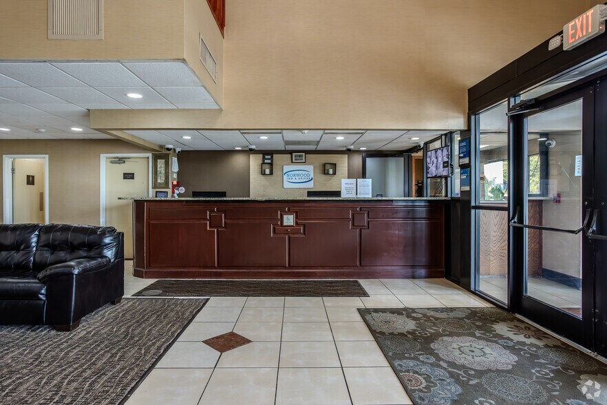 More Photos Of 1213 E Dublin Granville Rd, Columbus Hotel For Sale