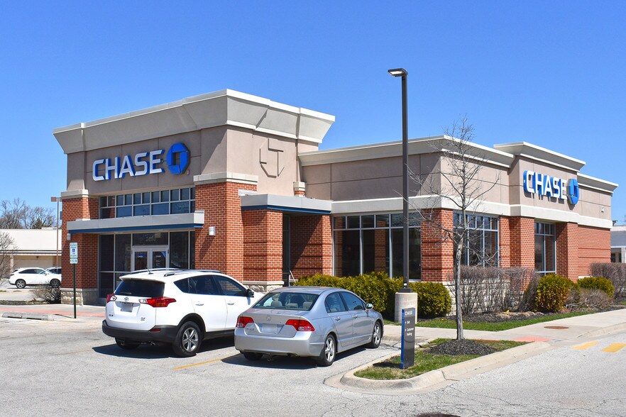 More Photos Of 3250 Kirchoff Rd, Rolling Meadows Bank For Lease