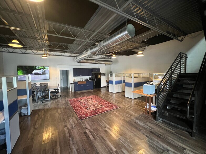 More Photos Of 1 Blackhorse Ln, Media Showroom For Sale