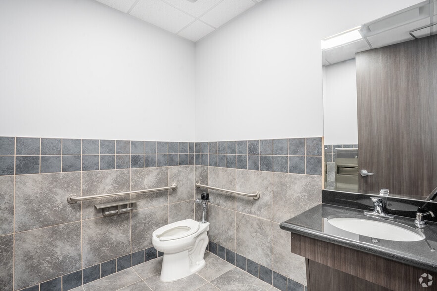 More Photos Of 3703 Cedar Blvd, Baytown Unknown For Lease