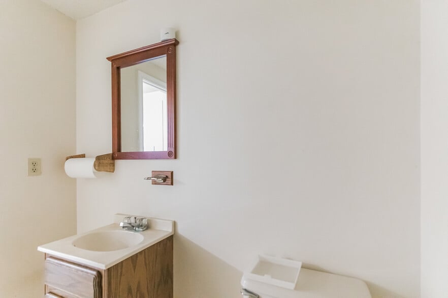 More Photos Of 34 Academy Hill Rd, Plainfield Office For Sale