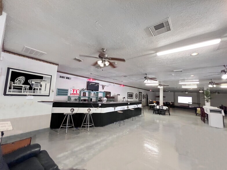 More Photos Of 7000 Jensen Dr, Houston Freestanding For Sale