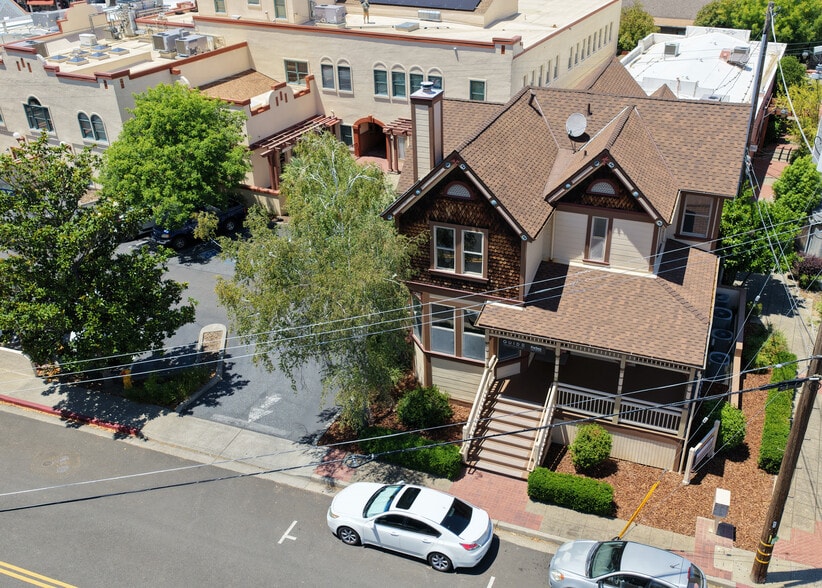 More Photos Of 853 Lincoln Way, Auburn Freestanding For Lease