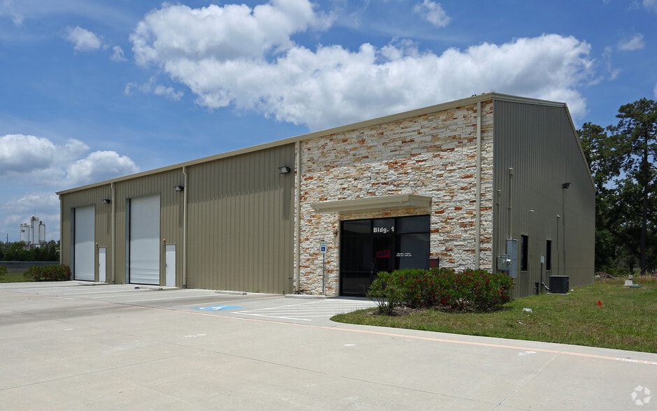 Primary Photo Of 8601 Fawn Trl, Conroe Warehouse For Lease