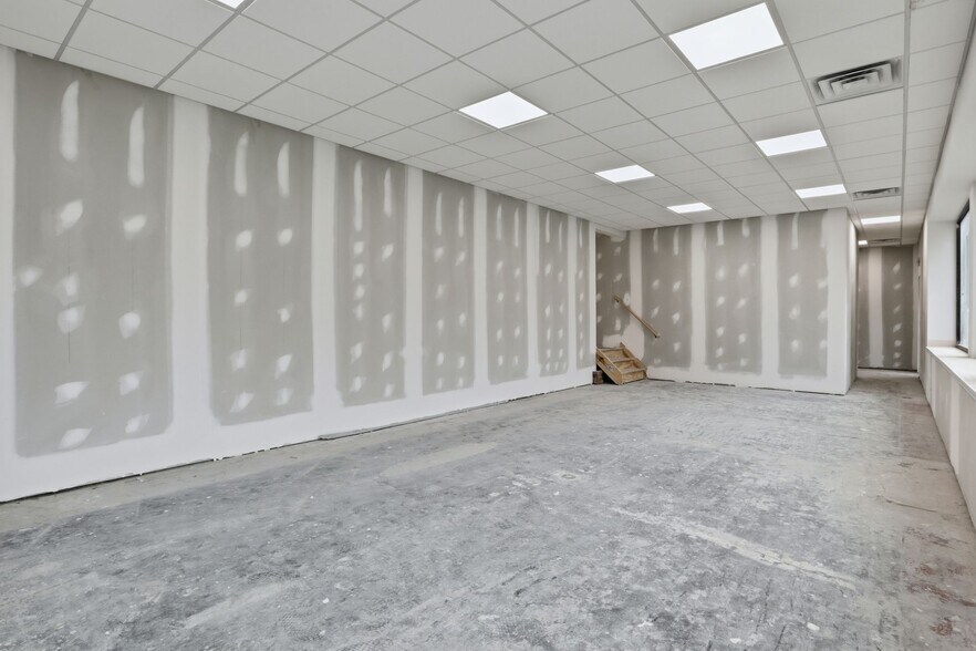 More Photos Of 211 W Ridge Rd, Rochester Storefront For Lease