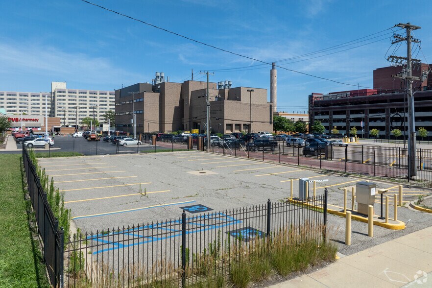 More Photos Of 110 E Warren Ave, Detroit Medical For Lease