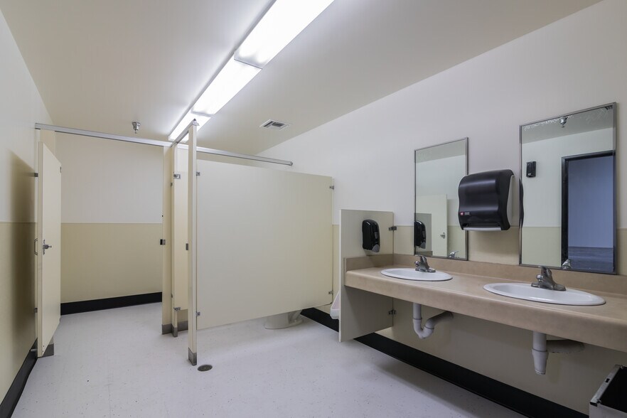 More Photos Of 1251 Puerta Del Sol, San Clemente Warehouse For Sale