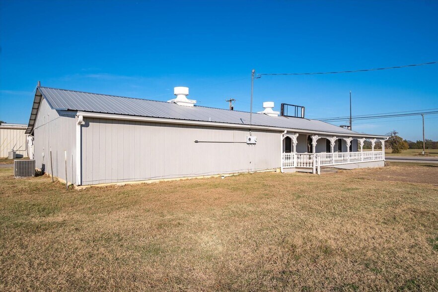 More Photos Of 1501 N Trade Days Blvd, Canton Storefront Retail Office For Sale