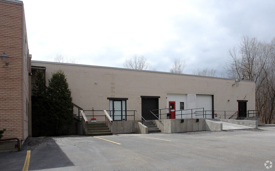More Photos Of 2555 Baird Rd, Penfield Light Manufacturing For Lease