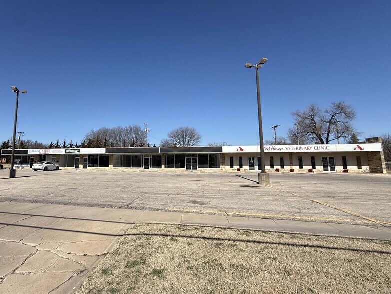 More Photos Of 2518-2536 W 13th St, Wichita General Retail For Sale