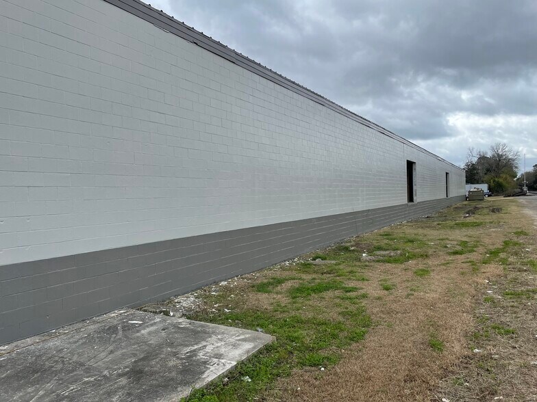 More Photos Of 385 E Washington St, Starke Industrial For Lease