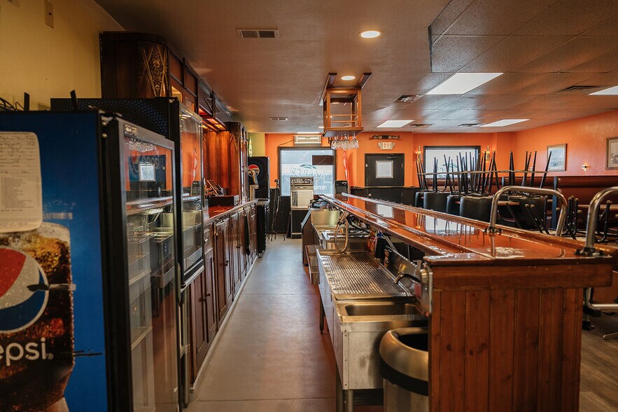 More Photos Of 510 Main St, Ormsby Restaurant For Sale