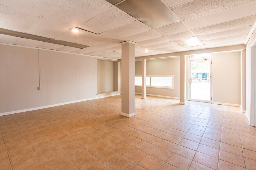 More Photos Of 1044 Baxter St, Athens Freestanding For Sale