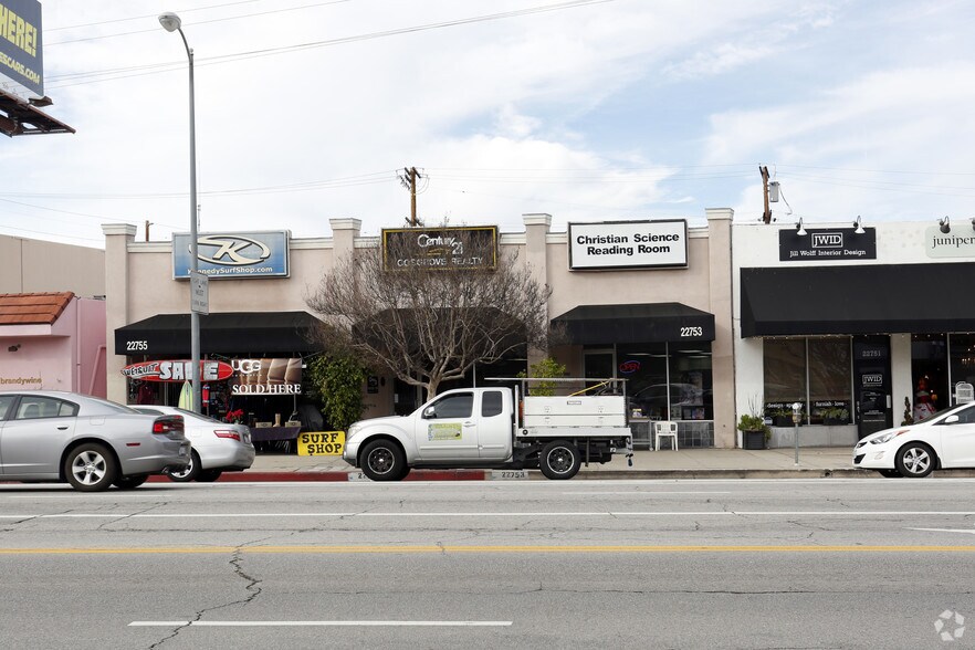More Photos Of 22753-22755 Ventura Blvd, Woodland Hills Storefront For Lease
