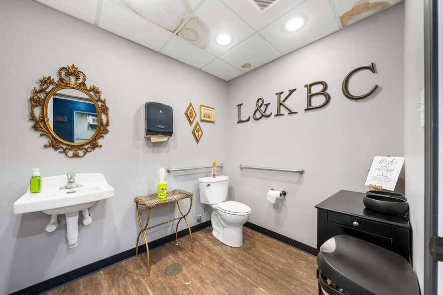 More Photos Of 874 E Aurora Rd, Macedonia Freestanding For Sale