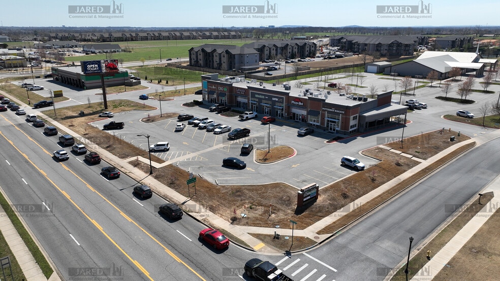 More Photos Of 1001 SW Regional Airport Blvd, Bentonville Freestanding For Lease