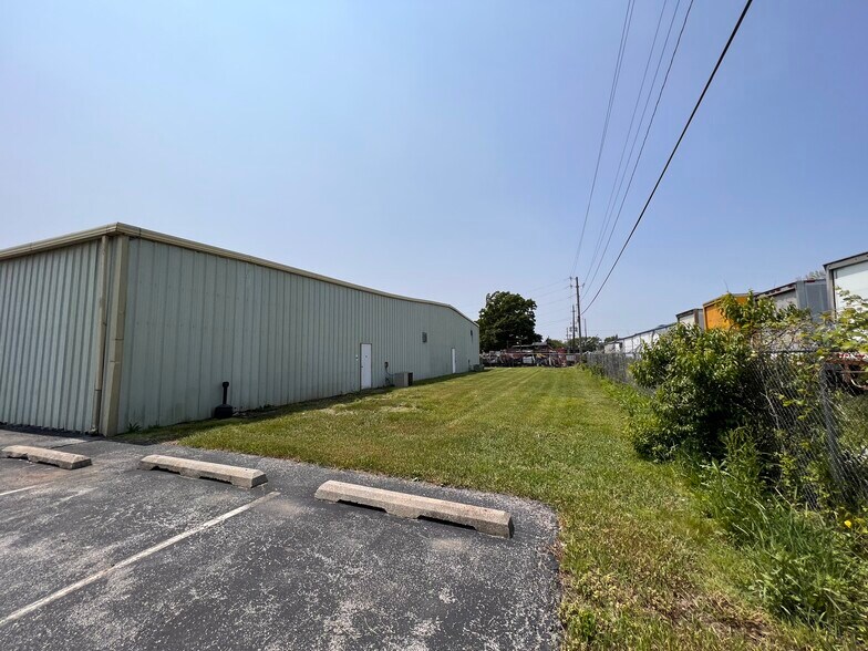 More Photos Of 1450 W Sunday Dr, Indianapolis Manufacturing For Lease