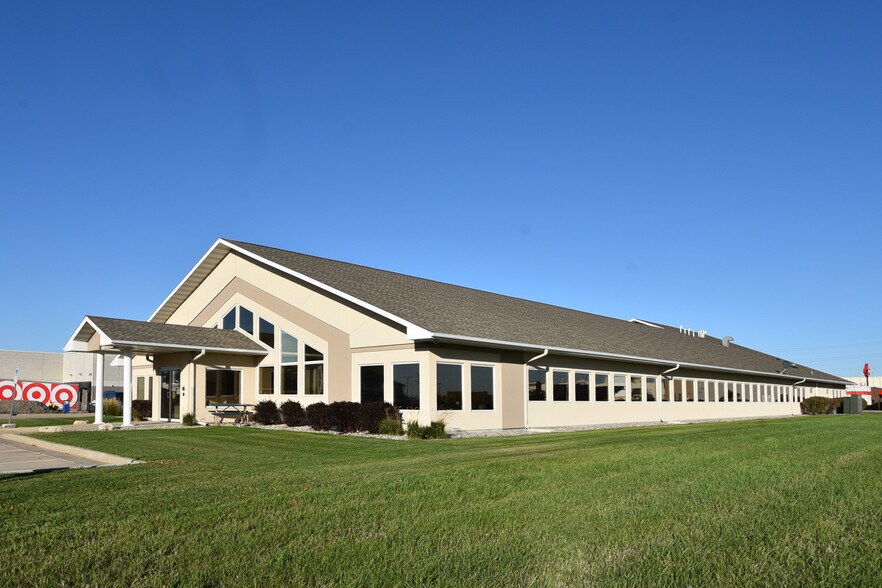 More Photos Of 1402 43rd St S, Fargo Office For Lease
