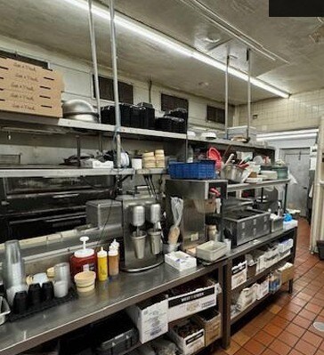 More Photos Of 8713 Gravois Rd, Saint Louis Restaurant For Lease