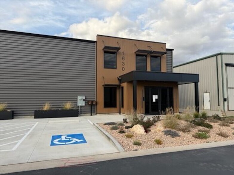 More Photos Of 1630 W 2225 S, Woods Cross Airplane Hangar For Lease