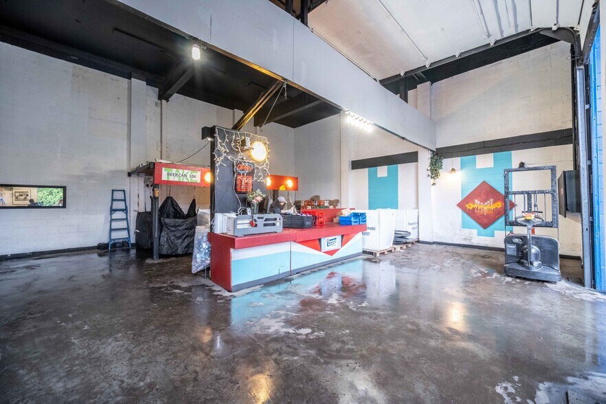 More Photos Of 6893 Hastings St, Burnaby Industrial For Lease