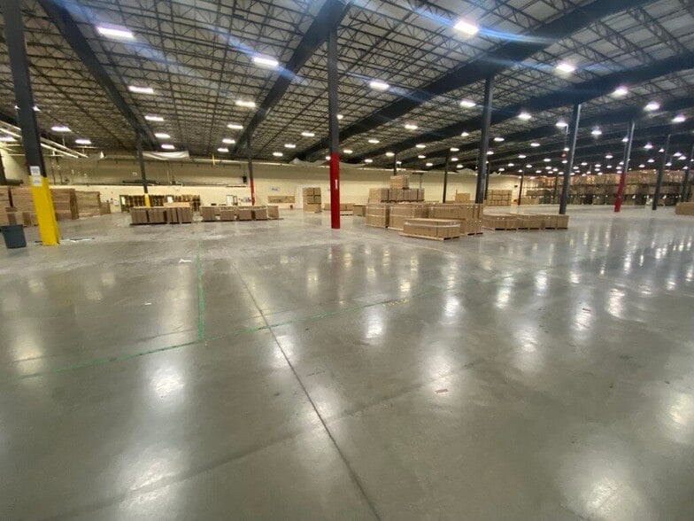 More Photos Of 81 Commerce Dr, Fall River Warehouse For Lease