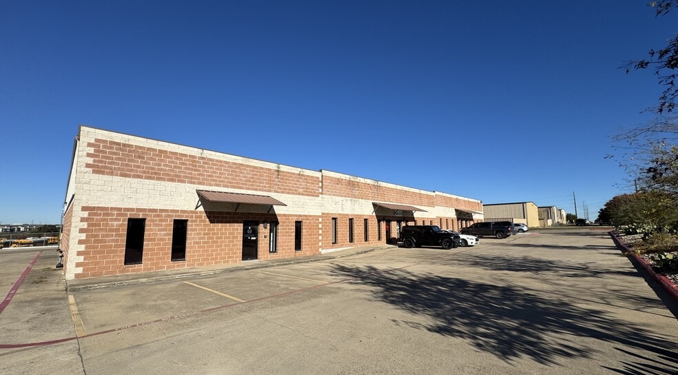 More Photos Of 13630 Immanuel Rd, Pflugerville Light Manufacturing For Lease