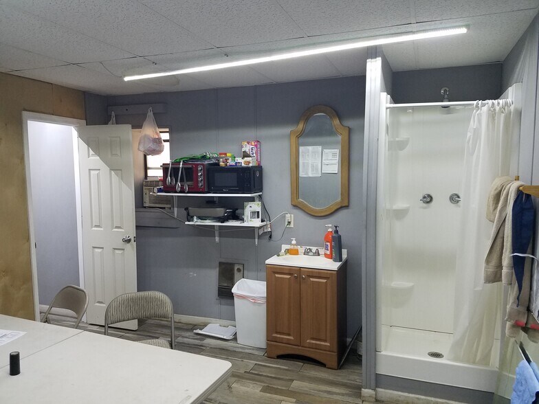 More Photos Of 1090 Rogers St, Savannah Industrial For Sale