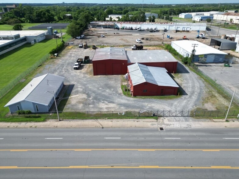 More Photos Of 3419 E Broadway Ave, North Little Rock Service For Lease