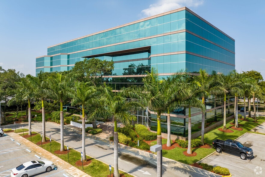 More Photos Of 600 W Hillsboro Blvd, Deerfield Beach Unknown For Lease