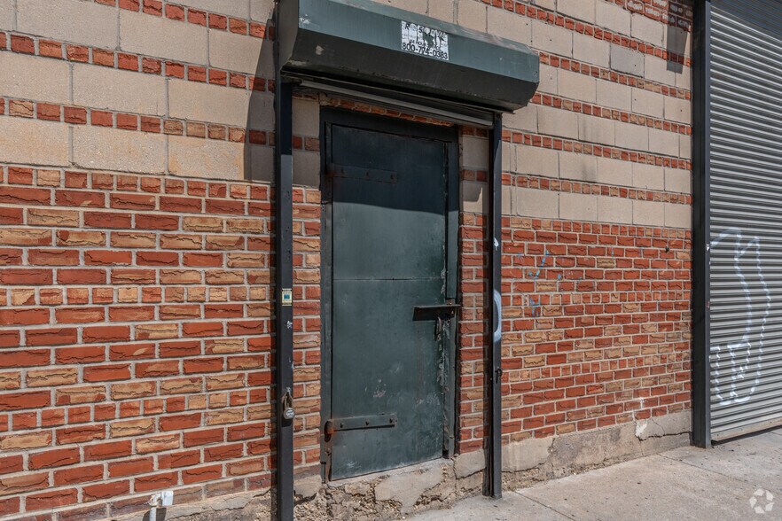 More Photos Of 305 Douglass St, Brooklyn Warehouse For Lease
