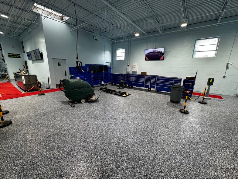 More Photos Of 1540 Hannah Ave, Forest Park Light Distribution For Lease