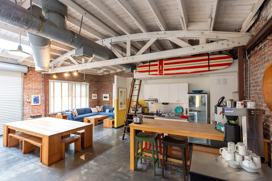More Photos Of 891 Abbot Kinney Blvd, Venice Loft Creative Space For Sale