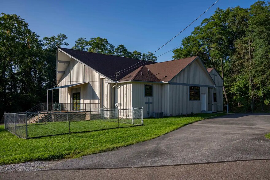 More Photos Of 157 Wadsworth Rd, Wadsworth Religious Facility For Lease