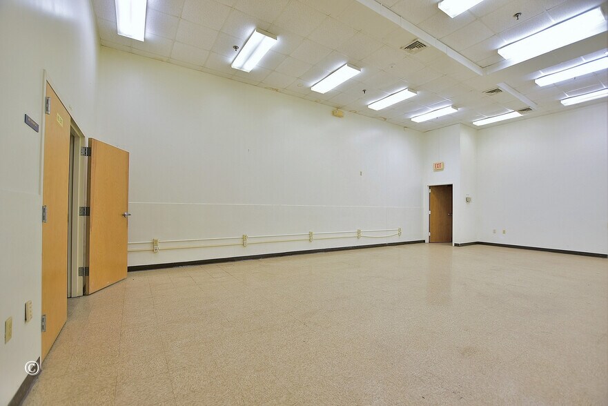 More Photos Of 928 Wright Dr, Columbus General Retail For Sale