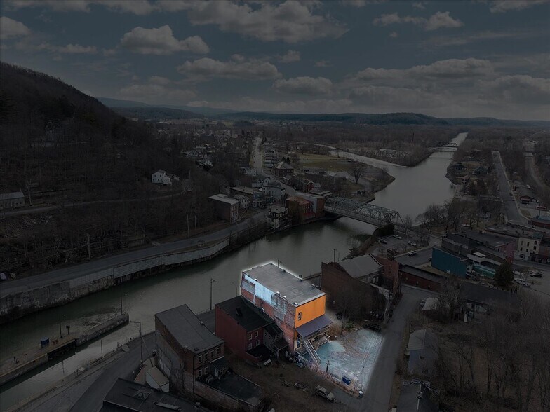 More Photos Of 68 Main St, Whitehall Flex For Sale