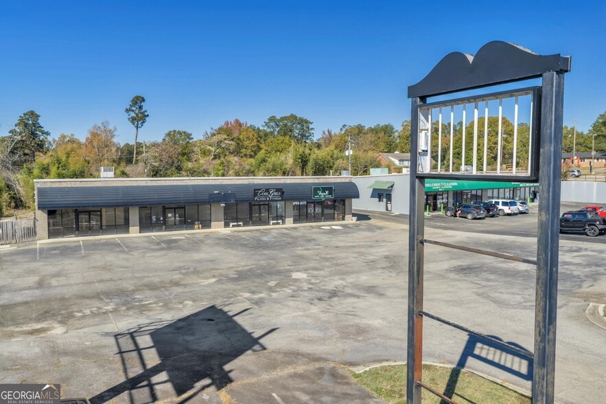 More Photos Of 905 Hillcrest Pky, Dublin Storefront For Sale