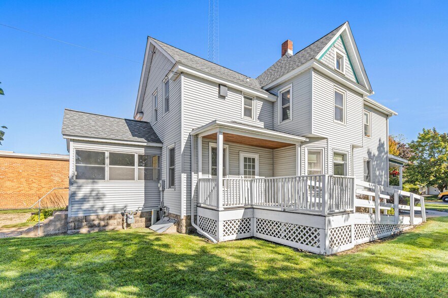 More Photos Of 227 S Arch Ave, New Richmond Office For Sale