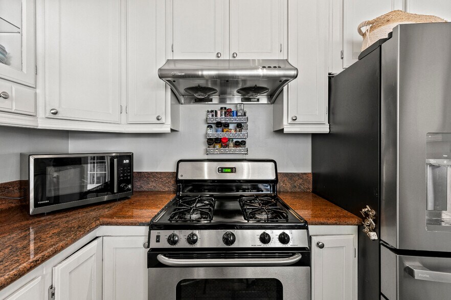 More Photos Of 906 E Commonwealth Ave, Fullerton Storefront For Sale