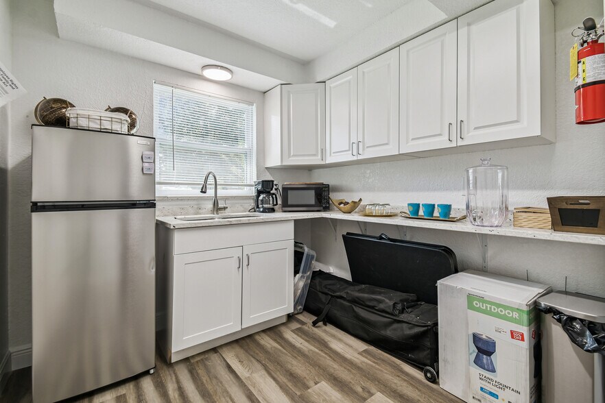 More Photos Of 5445 6th St, Zephyrhills Medical For Sale