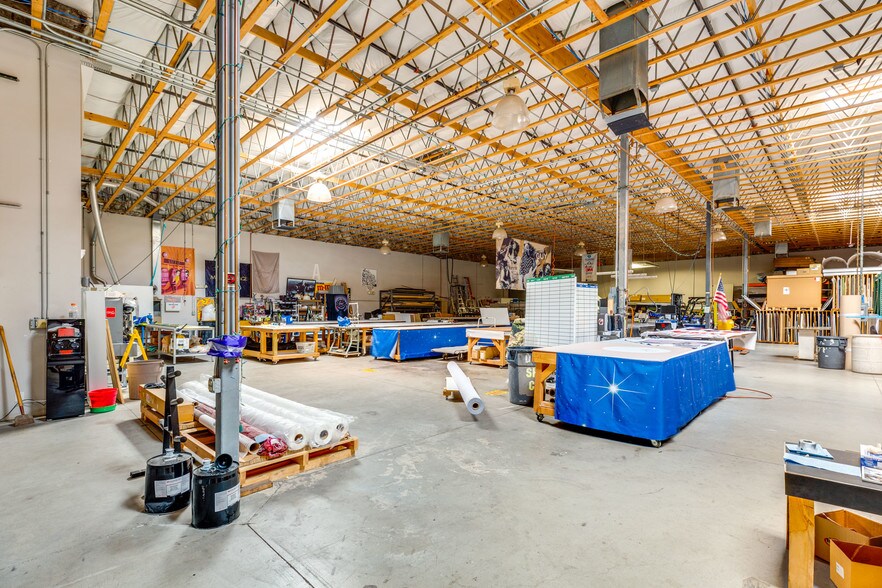 More Photos Of 4830 W Oquendo Rd, Las Vegas Light Manufacturing For Lease