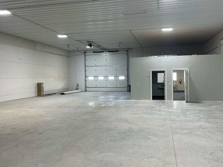 More Photos Of 8215 Taney Pl, Merrillville Warehouse For Lease